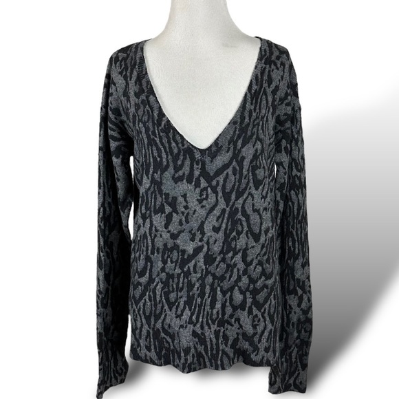 PAM & GELA Juicy Couture V Neck Cashmere Wool Sweater Size Small Black Leopard - Picture 8 of 15